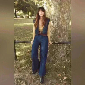 NWOT Zara High-Waisted Jeans.